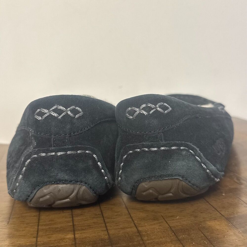UGG Black Suede Slippers Women 8 Moccasin Shearling Lined Cozy House Shoes - Picture 10 of 11